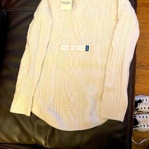 New with tag juniors size medium sweater cream color
